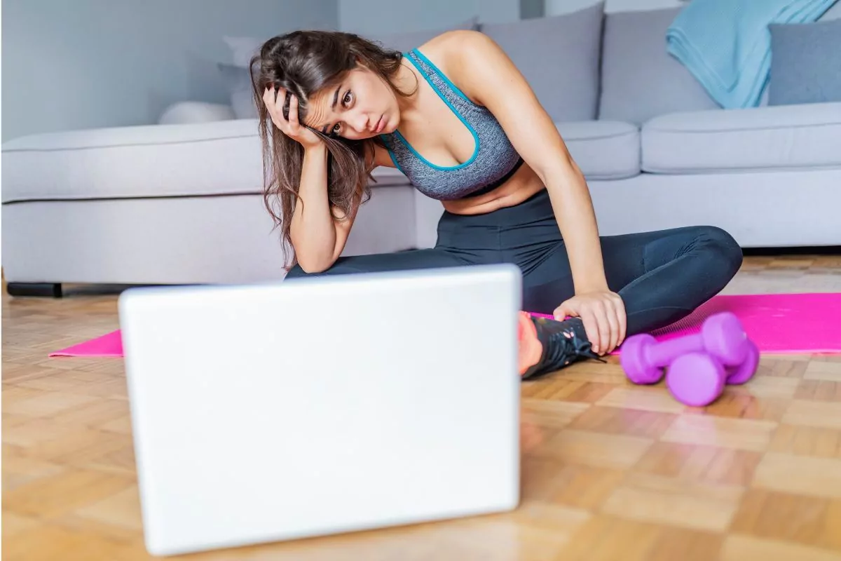 Podstawowe ćwiczenia dla początkujących krok po kroku praktycznie