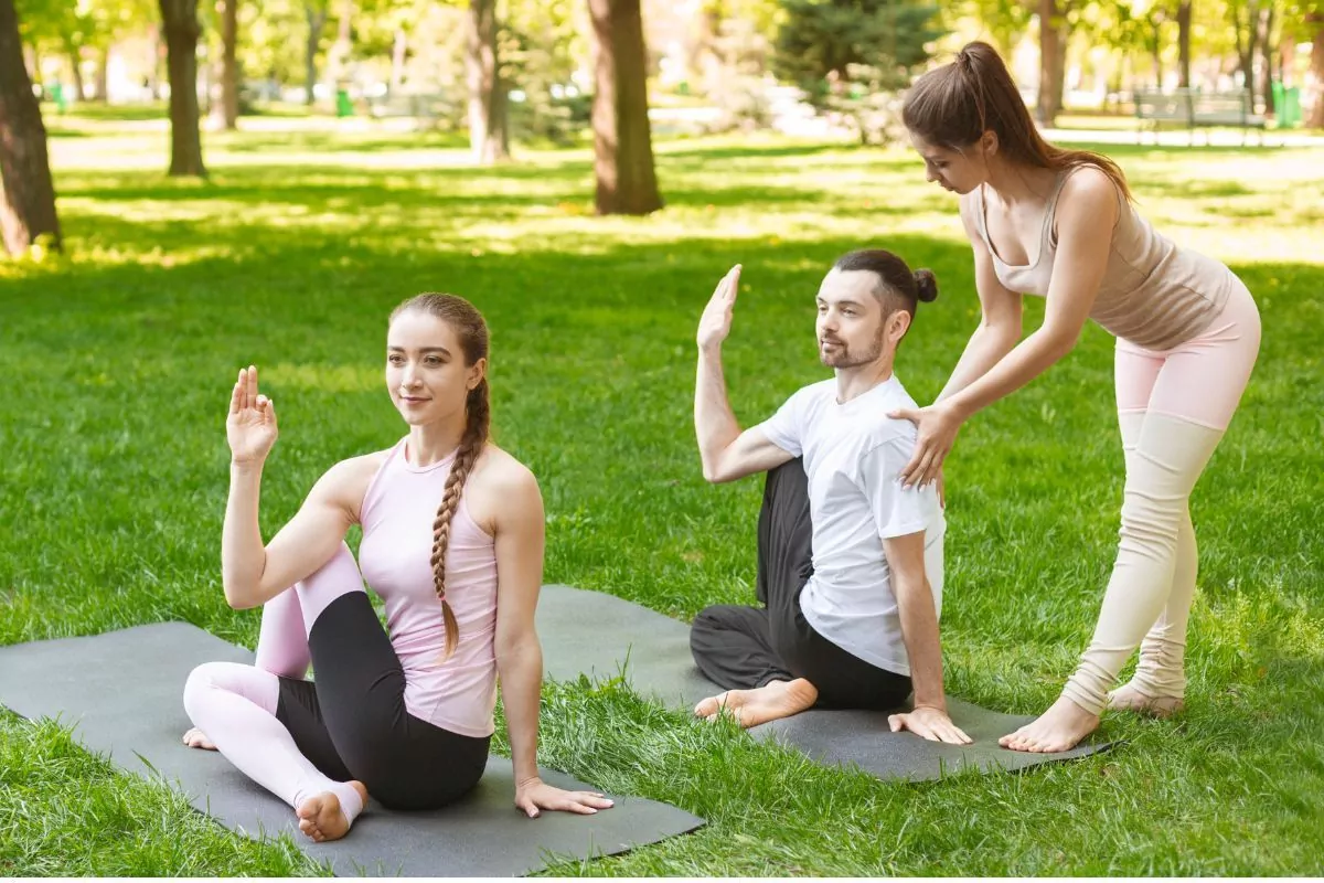 Pierwszy trening jogi w domu i proste asany dla początkujących