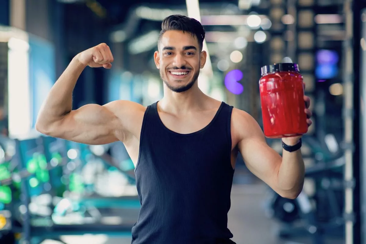 Kreatyna i białko klucz do wzrostu siły oraz masy mięśniowej na treningu