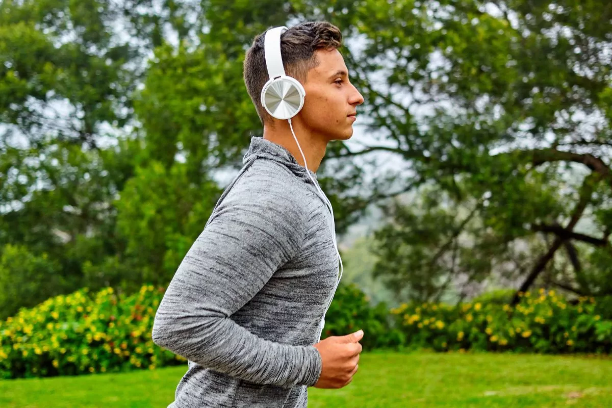 Słuchawki do biegania ranking i wybór – najważniejsze cechy